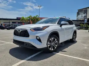 Toyota Highlander XLE AWD 2024 White