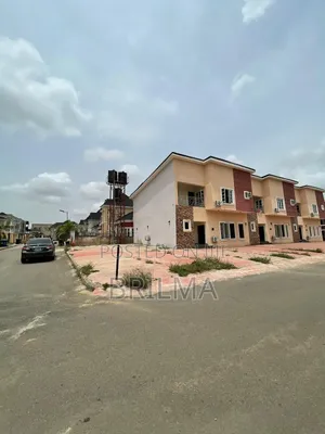 4bdrm Duplex in FHA for sale