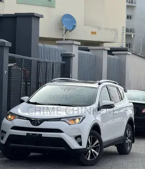 Toyota RAV4 XLE AWD (2.5L 4cyl 6A) 2017 White