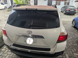 Toyota Highlander XLE 4dr SUV (3.5L 6cyl 6A) 2014 White