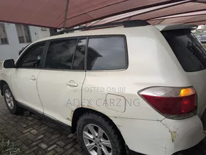 Toyota Highlander XLE 4dr SUV (3.5L 6cyl 6A) 2014 White