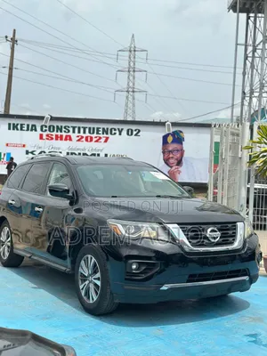 Nissan Pathfinder SV 2018 Black