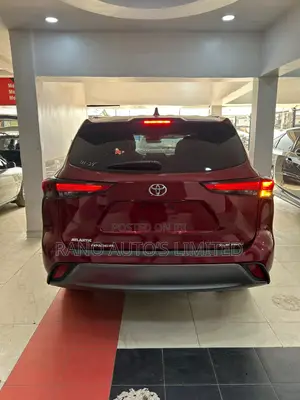 Toyota Highlander XLE 2021 Red
