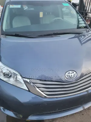 Toyota Sienna XLE FWD 8-Passenger 2013 Blue