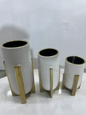 The Ivory Ribbed Vase Set