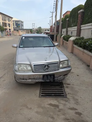 Mercedes-Benz C230 2000 Gold