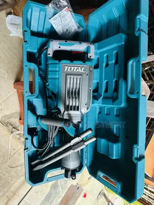 Total Industrial Demolition Breaker 1700w Jack Hammer 2 Chisels