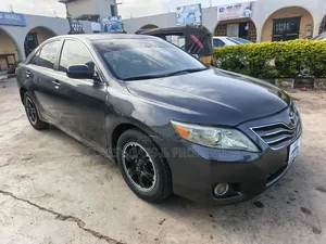 Toyota Camry LE 4dr Sedan (2.5L 4cyl 6A) 2011 Gray