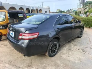 Toyota Camry LE 4dr Sedan (2.5L 4cyl 6A) 2011 Gray