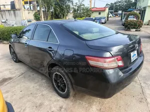 Toyota Camry LE 4dr Sedan (2.5L 4cyl 6A) 2011 Gray