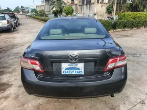 Toyota Camry LE 4dr Sedan (2.5L 4cyl 6A) 2011 Gray