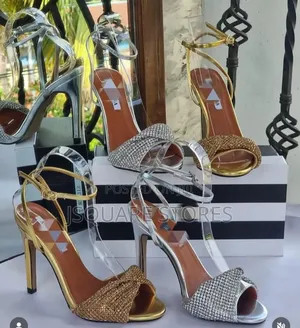 Aquazzura Heel
Colour: Gold and Silver. Size: 37 to 42. Boxed