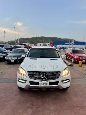 Mercedes-Benz M Class ML350 4dr SUV (3.5L 6cyl 7A) 2014 White