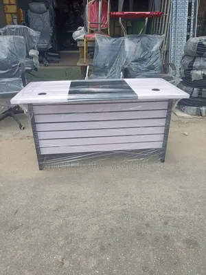 Office Manager Table With Movable Drawer