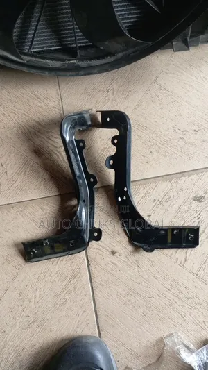 Mercedes Benz Radiator Support Holder Set