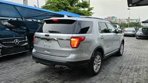 Ford Explorer XLT FWD 2018 Silver