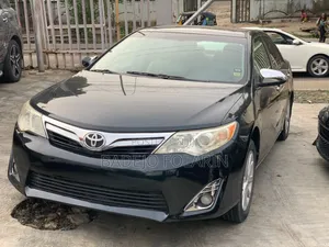 Toyota Camry XLE 4dr Sedan (2.5L 4cyl 6A) 2013 Black