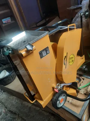 Road Cutting Machine With Engine