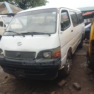 Toyota HiAce 1999 White