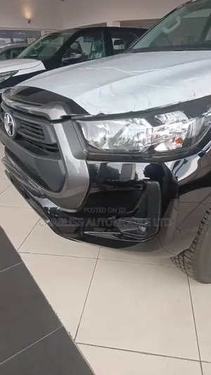 New Toyota Hilux 2025 Black