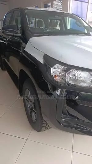 New Toyota Hilux 2025 Black