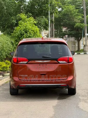 Chrysler Pacifica 3.6 Petrol FWD 2018 Orange