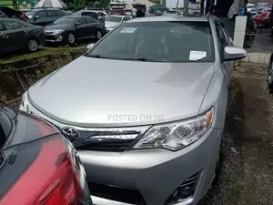 Toyota Camry XLE 4dr Sedan (2.5L 4cyl 6A) 2014 Silver