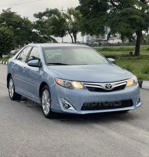 Toyota Camry XLE 4dr Sedan (2.5L 4cyl 6A) 2013 Blue