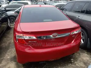 Toyota Camry SE 4dr Sedan w/Prod. End 11/13 (3.5L 6cyl 6A) 2014 Red