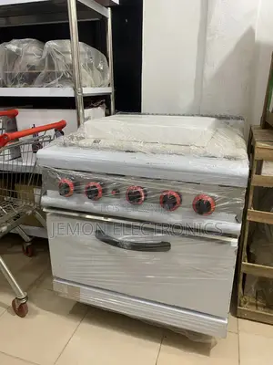Durable 4 Burner Gas Cooker With Spacious Oven