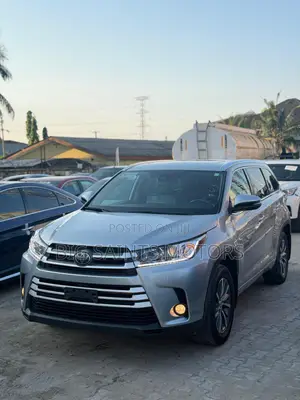 Toyota Highlander XLE 4x2 V6 (3.5L 6cyl 8A) 2018 Blue