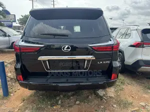 Lexus LX 2018 Black