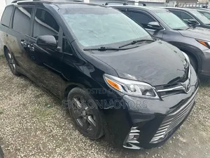 Toyota Sienna SE Premium 8 Passenger (3.5L 6cyl 8A) 2017 Black