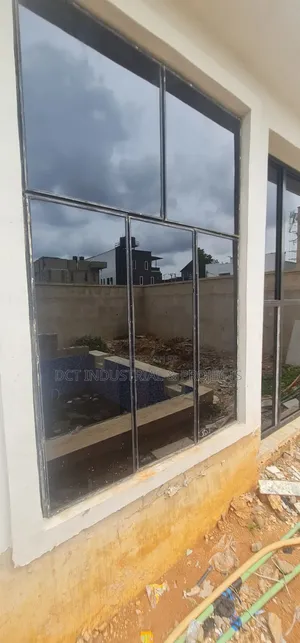 Frameless Glass Windows / Curtainwall