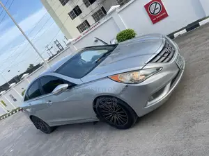 Hyundai Sonata GLS Sedan FWD (2.4L 4cyl 6A) 2012 Silver