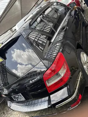 Mercedes-Benz GLK-Class 350 2010 Black