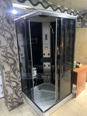 100x100 Square Steamshower Room