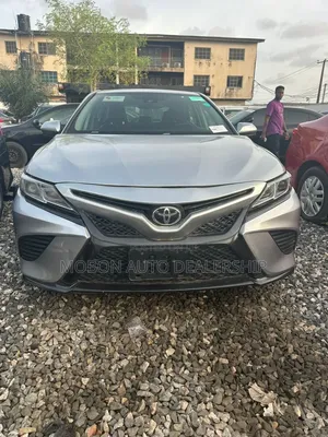 Toyota Camry SE FWD (2.5L 4cyl 8AM) 2018 Gray