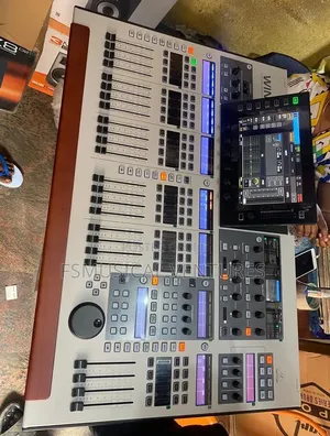 Behringer Wing 48-Channel, 28-Bus Full Stereo Digital Mixing Console