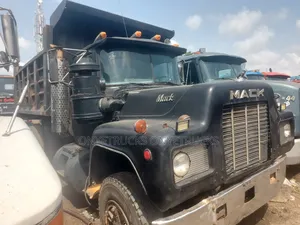 Company Used R Model Mack Ten Tyres Dump Truck 24valve Superb Engine