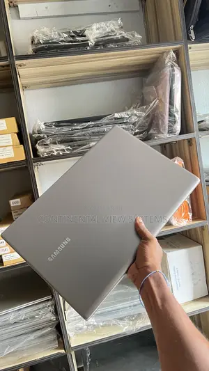 Laptop Samsung NP-R700 8GB Intel Core i7 HDD 500GB