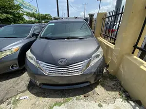 Toyota Sienna 2015 Gray
