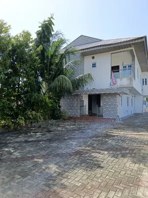 Furnished 8bdrm Duplex in Along Dangote for sale