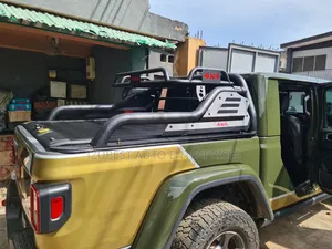Roller Boot Cover and Rugged Bar Jeep Gladiator