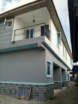 6bdrm Block of Flats in Araromi, Elerangbe for sale