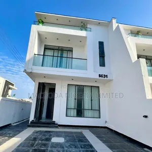 4bdrm Duplex in Chevron for sale