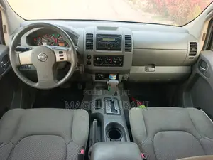 Nissan Frontier Crew Cab SE 4x4 2010 Gray