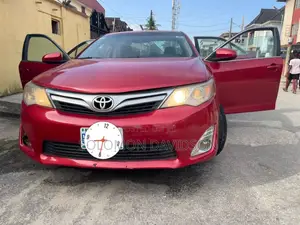 Toyota Camry SE 4dr Sedan (2.5L 4cyl 6A) 2013 Red