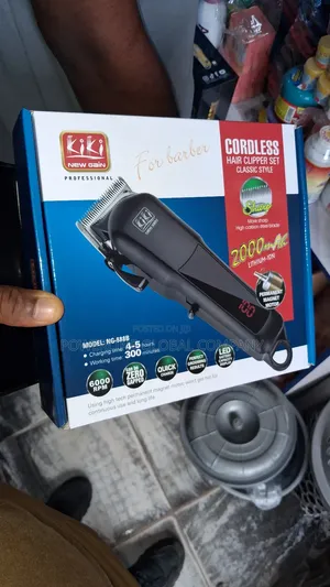 Rechargeable Clipper With High Cutting Precision for Hair Cutting