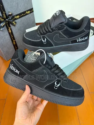 Sleek.Nike Unisex Sneakers Cw 9t